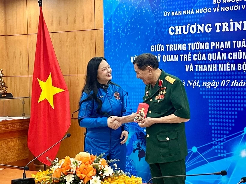 Vươn cao Việt Nam: Cuộc gặp gỡ đặc biệt của những thế hệ chinh phục bầu trời” Vươn cao Việt Nam: Cuộc gặp gỡ đặc biệt của những thế hệ chinh phục bầu trời”