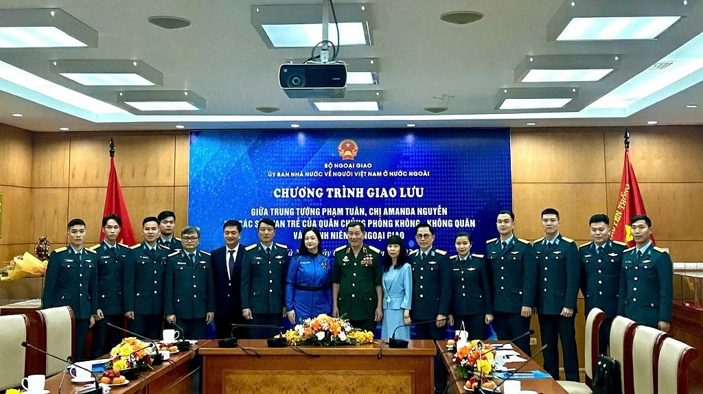 Vươn cao Việt Nam: Cuộc gặp gỡ đặc biệt của những thế hệ chinh phục bầu trời” Vươn cao Việt Nam: Cuộc gặp gỡ đặc biệt của những thế hệ chinh phục bầu trời”
