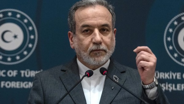 Iran đưa ra tối hậu thư, tuyên bố sẽ tấn công các căn cứ Mỹ nếu bị tấn công