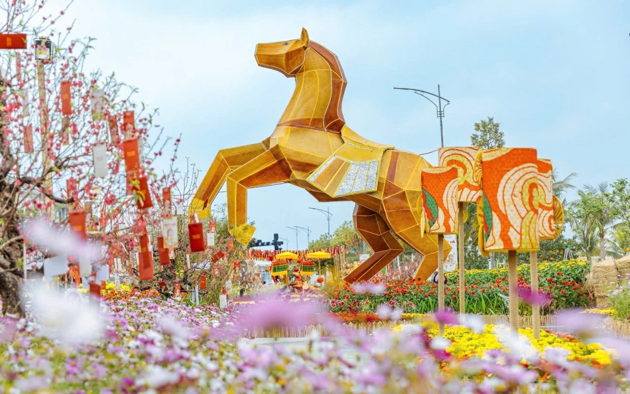 Khai mạc đường hoa Home Hanoi Xuan 2026 – 'Phúc Mã Phi Xuân' tại phía Tây Hà Nội