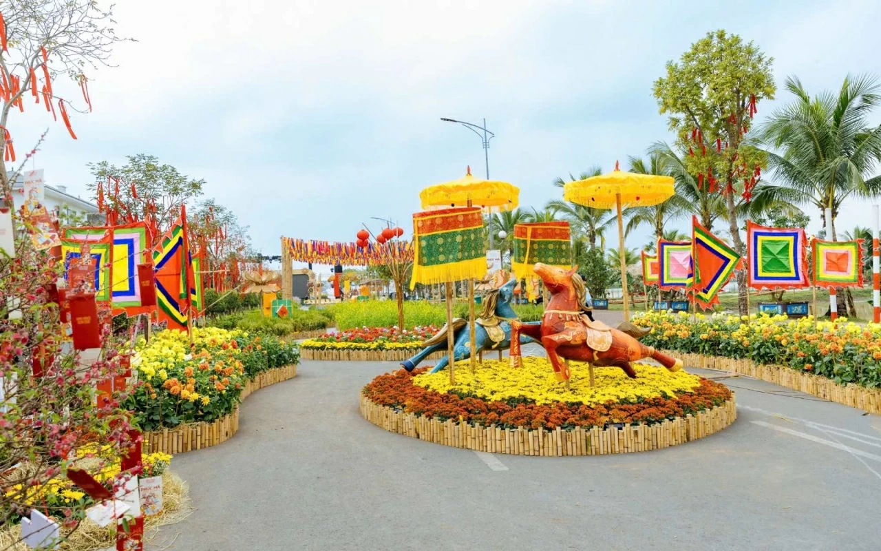 Khai mạc đường hoa Home Hanoi Xuan 2026 – 'Phúc Mã Phi Xuân' tại phía Tây Hà Nội