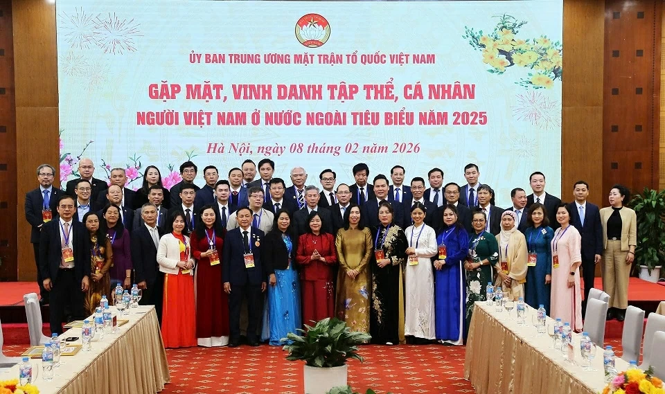 Uỷ ban Trung ương Mặt trận Tổ quốc Việt Nam gặp mặt và vinh danh các kiều bào tiêu biểu tham dự chương trình Xuân Quê hương 2026 Uỷ ban Trung ương Mặt trận Tổ quốc Việt Nam gặp mặt và vinh danh các kiều bào tiêu biểu tham dự chương trình Xuân Quê hương 2026