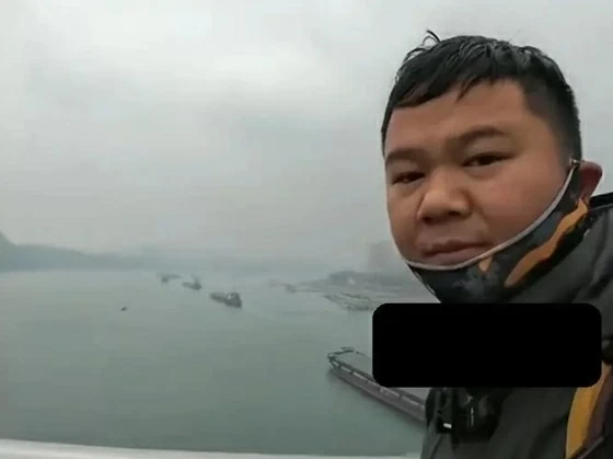 Câu chuyện chàng trai đi bộ 1.400m về quê ăn Tết Câu chuyện chàng trai đi bộ 1.400m về quê ăn Tết