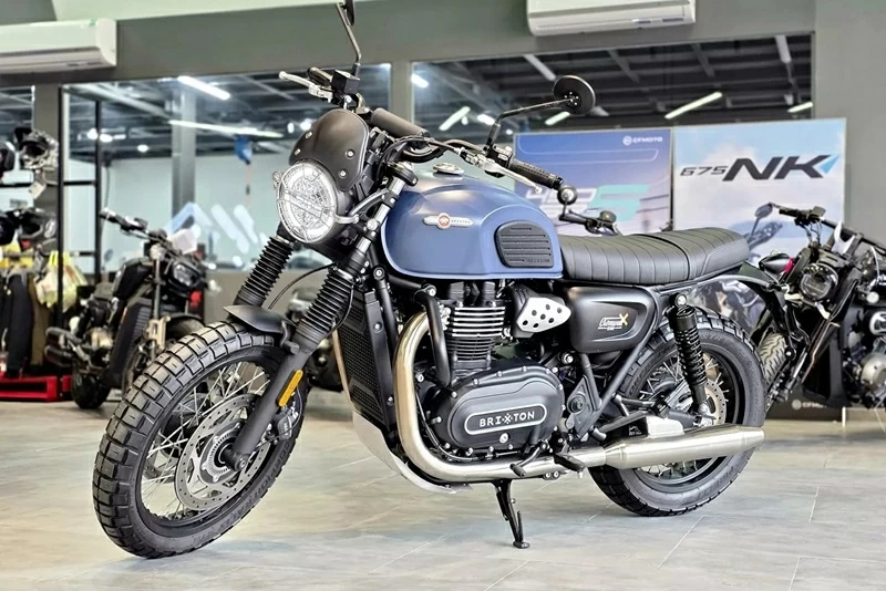 Ngoại hình của Brixton Cromwell 1200 2026 tiếp tục trung thành với phong cách thiết kế classic roadster. Ngoại hình của Brixton Cromwell 1200 2026 tiếp tục trung thành với phong cách thiết kế classic roadster.