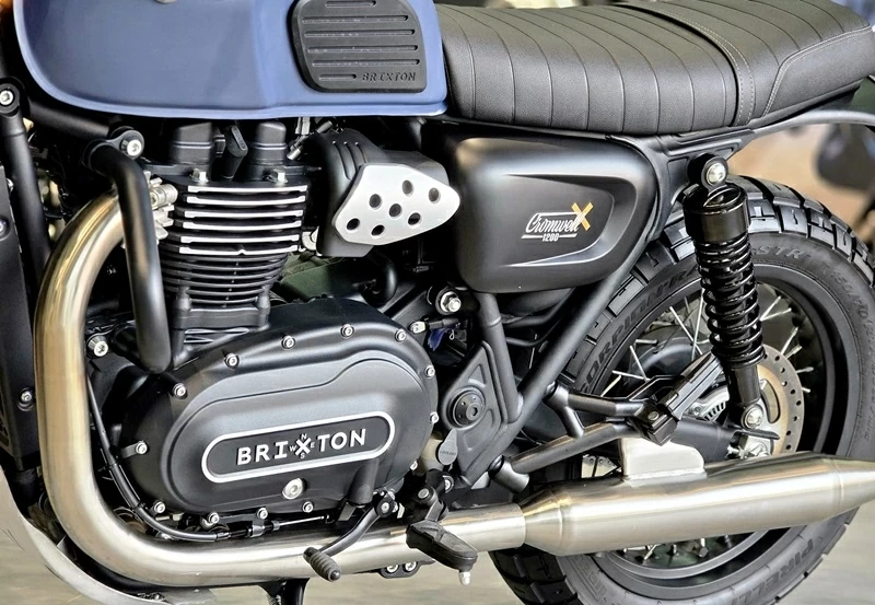 Sức mạnh của Cromwell 1200 2026 đến từ động cơ hai xi-lanh song song.