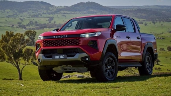 Loạt xe Nhật nhập khẩu 'cháy hàng' tại đại lý dịp cận Tết Nguyên đán 2026