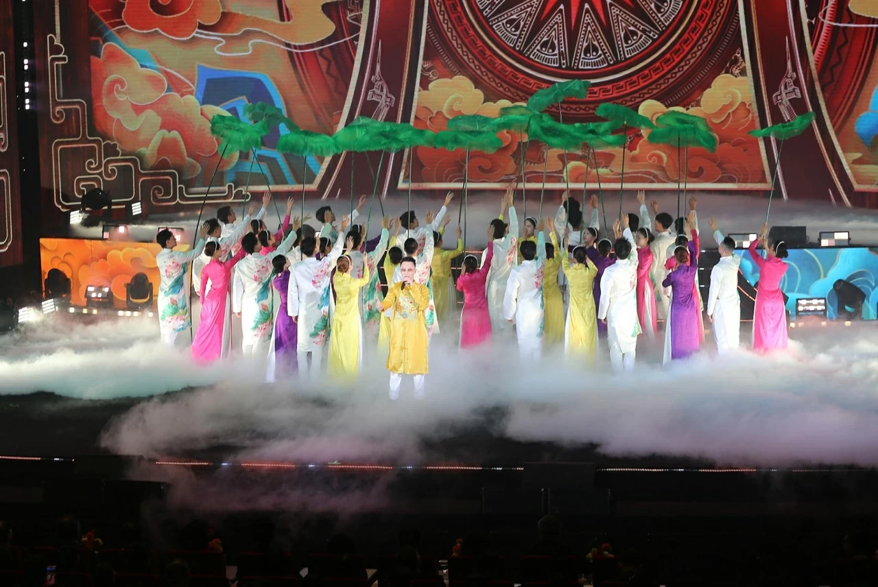 Một số tiết mục biểu diễn văn nghệ. (Ảnh: Thành Long)