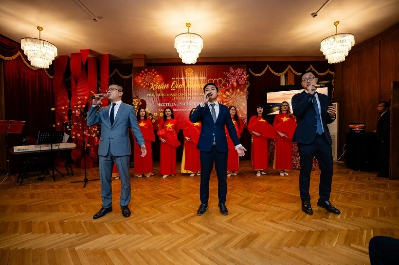 Tết cổ truyền Việt rộn ràng nơi xứ sở hoa hồng Bulgaria