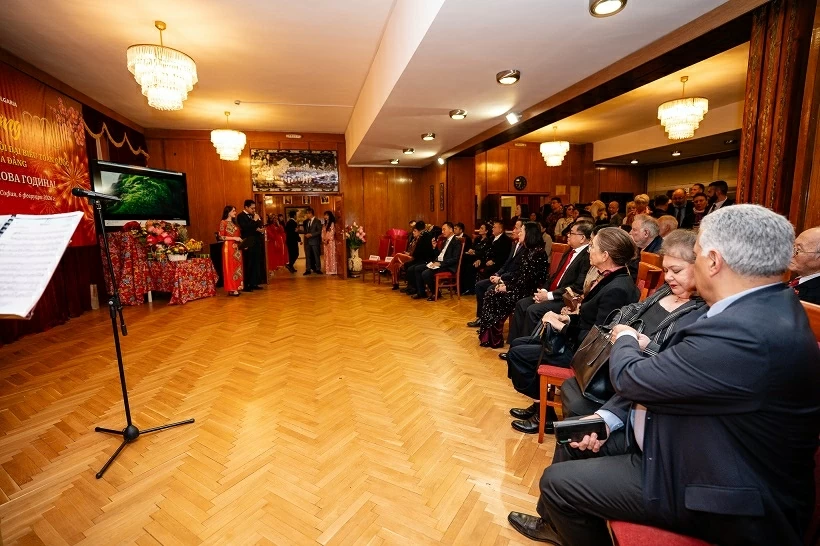 Tết cổ truyền Việt rộn ràng nơi xứ sở hoa hồng Bulgaria