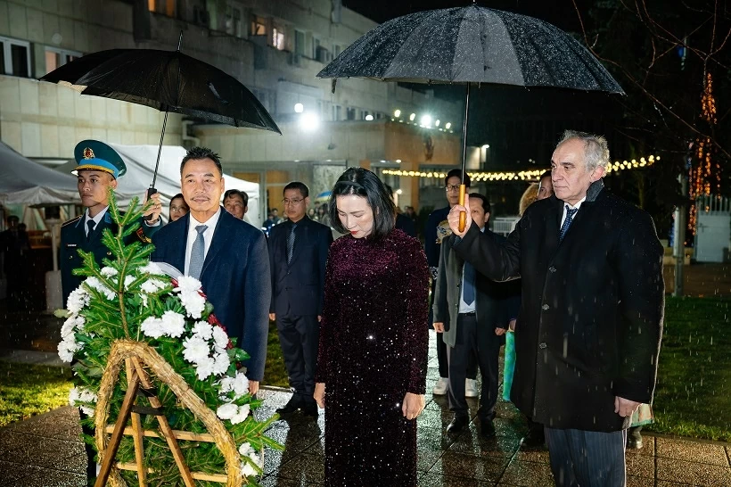 Tết cổ truyền Việt rộn ràng nơi xứ sở hoa hồng Bulgaria