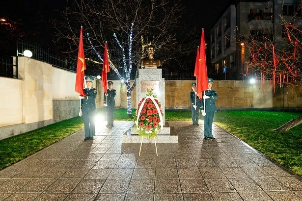 Tết cổ truyền Việt rộn ràng nơi xứ sở hoa hồng Bulgaria