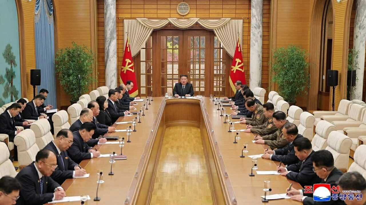 Ảnh ấn tượng: Tổng thống Nga nhắc về ngày Lập Xuân, Triều Tiên chuẩn bị cho Đại hội Đảng, Mỹ thành lập một kho dự trữ khoáng sản thiết yếu