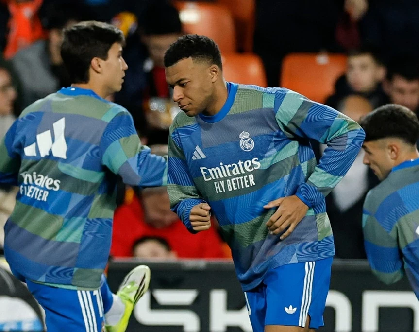 Không ngừng ghi bàn, Mbappe sánh vai cùng 3 huyền thoại