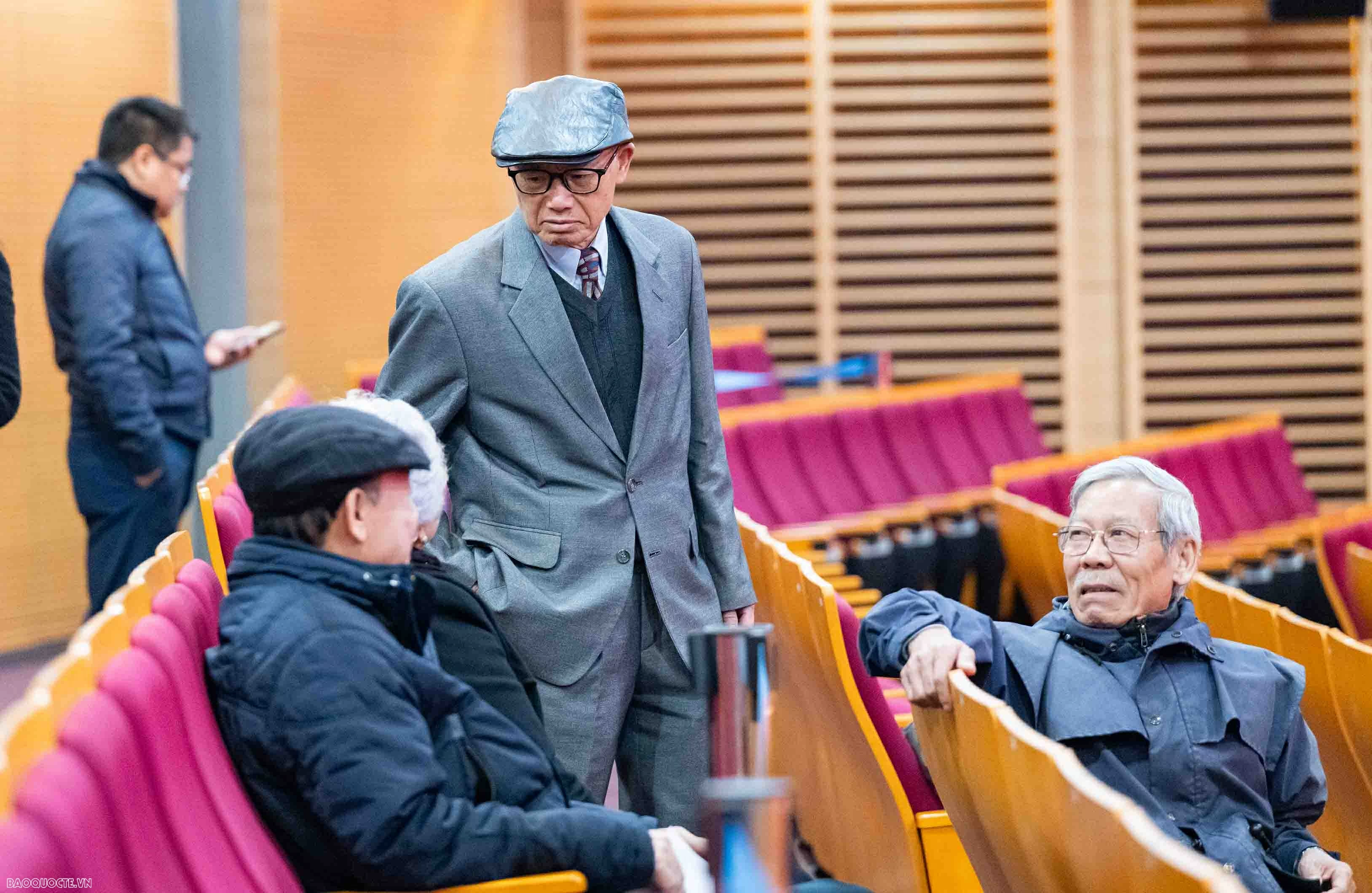 Bộ trưởng Ngoại giao Lê Hoài Trung gặp mặt mừng Xuân, mừng Thọ cán bộ hưu trí