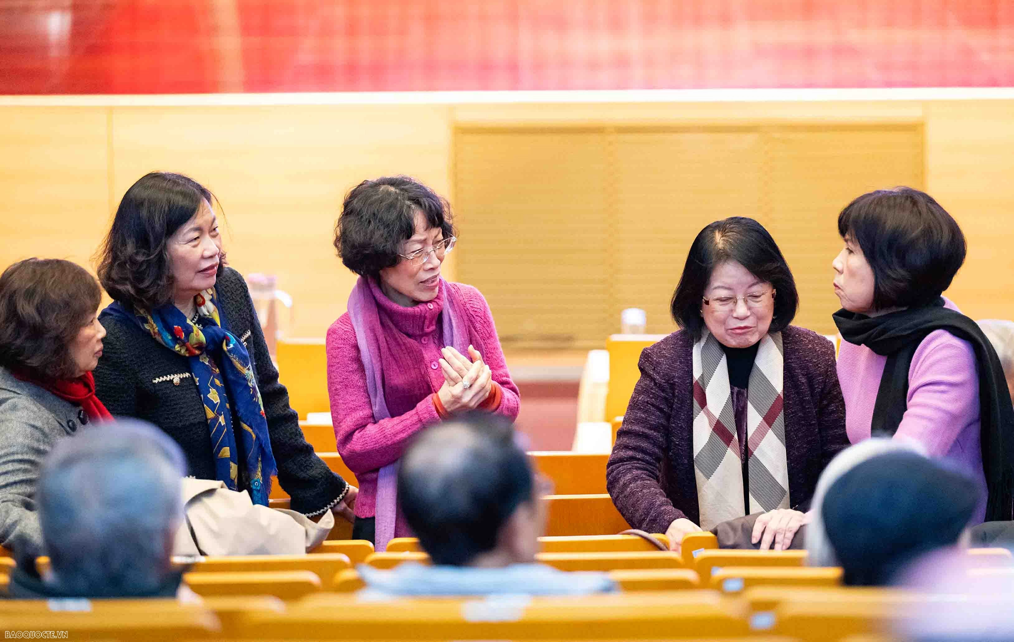 Bộ trưởng Ngoại giao Lê Hoài Trung gặp mặt mừng Xuân, mừng Thọ cán bộ hưu trí