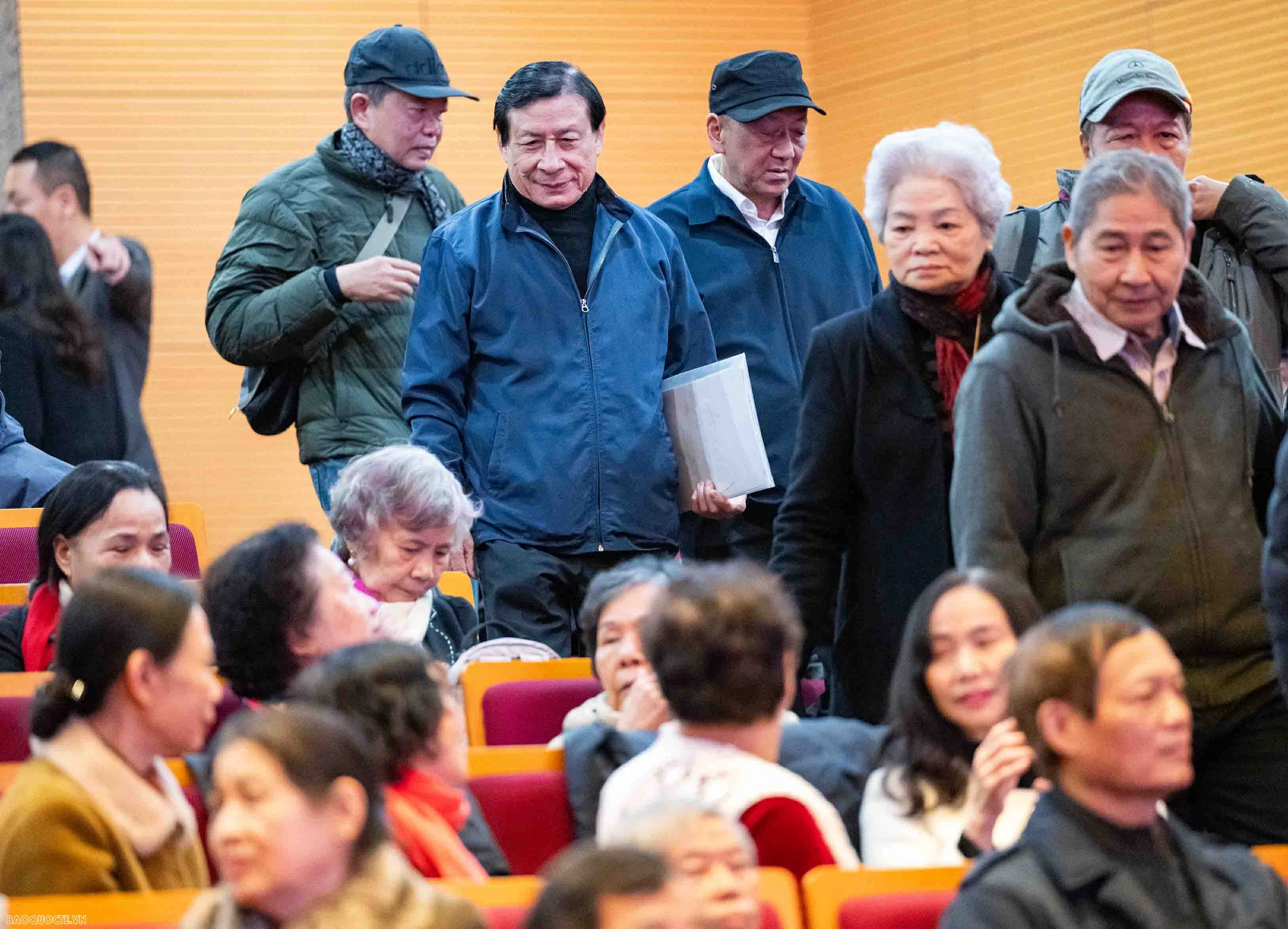 Bộ trưởng Ngoại giao Lê Hoài Trung gặp mặt mừng Xuân, mừng Thọ cán bộ hưu trí