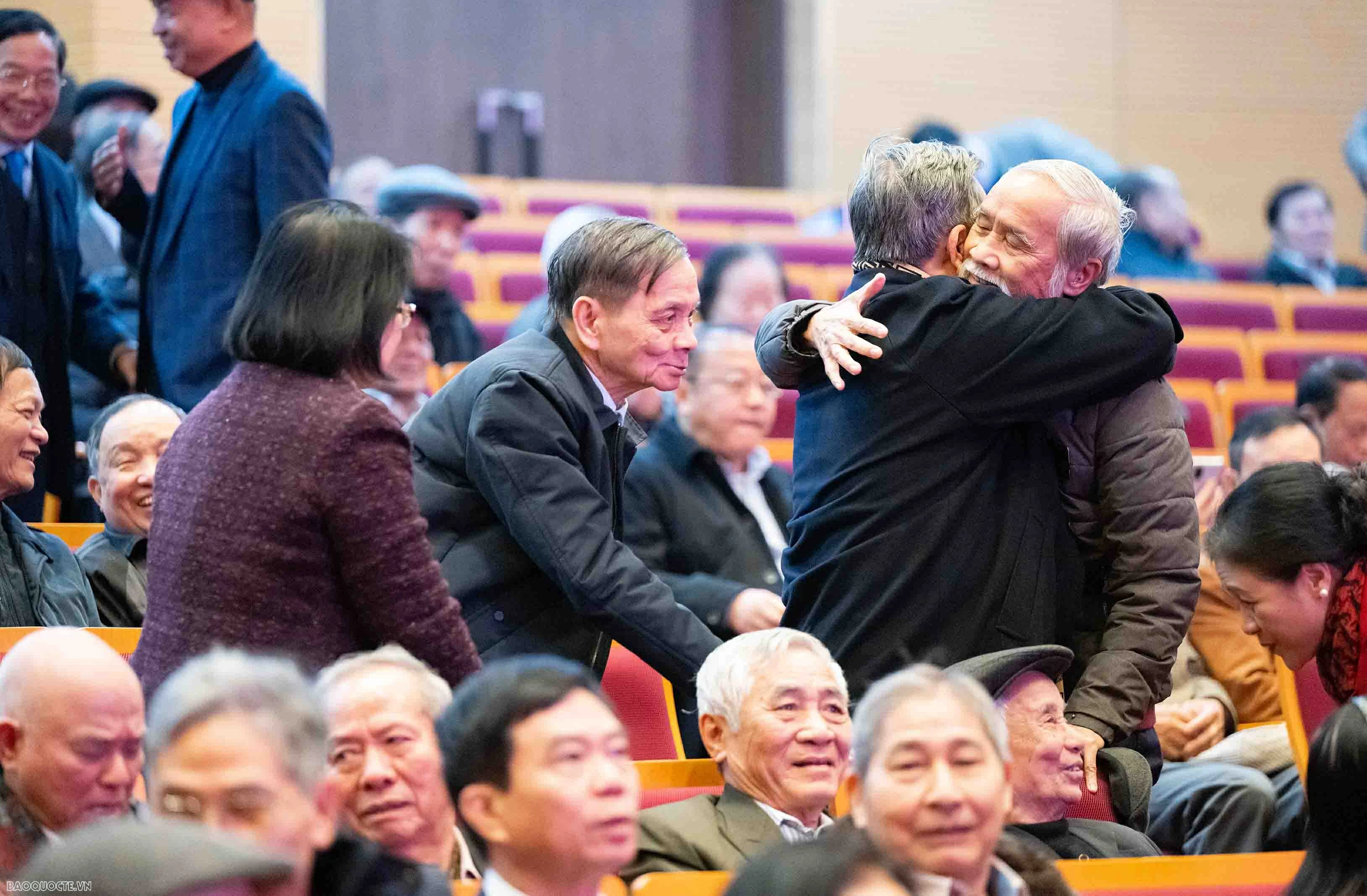 Bộ trưởng Ngoại giao Lê Hoài Trung gặp mặt mừng Xuân, mừng Thọ cán bộ hưu trí