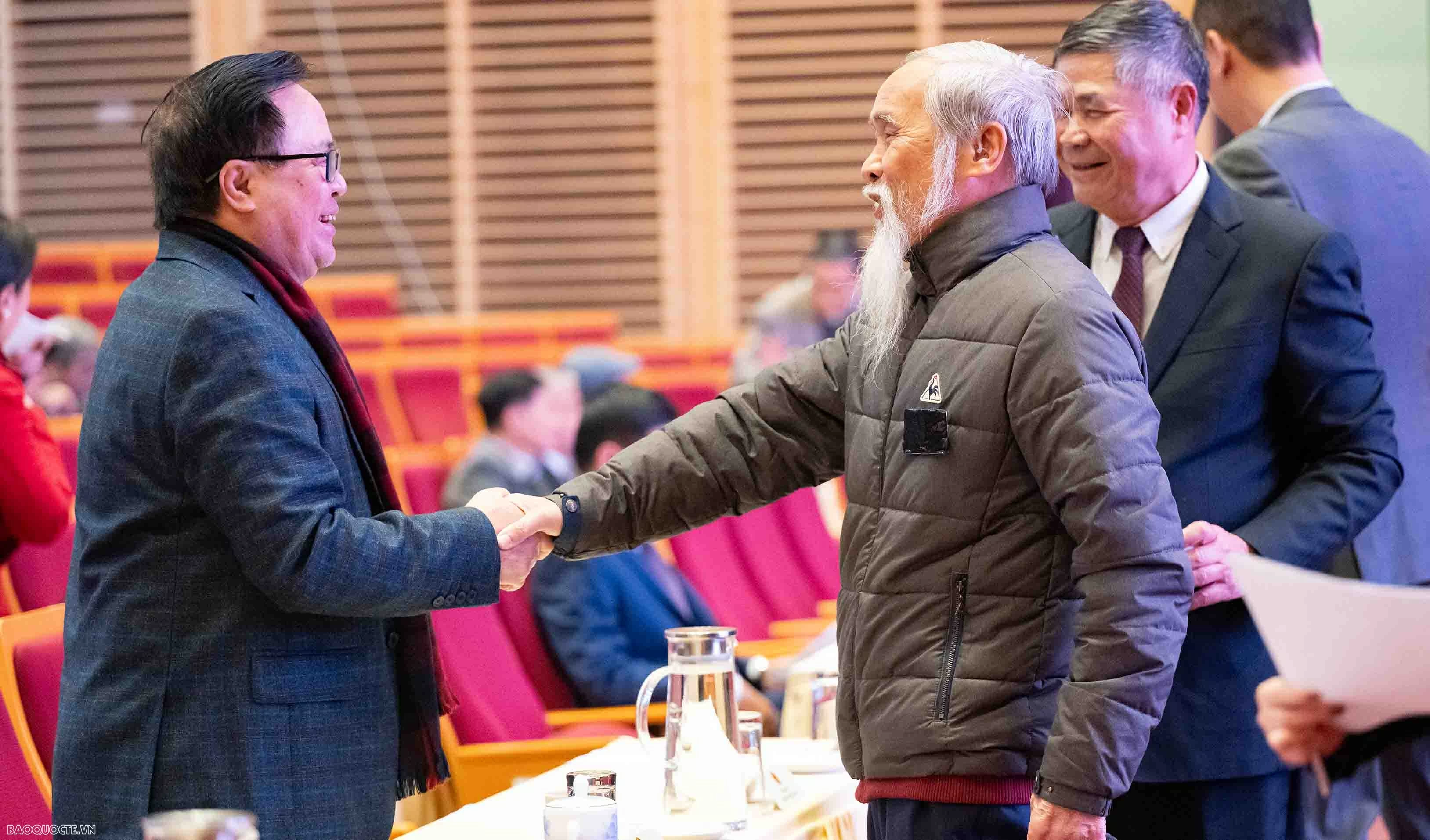 Bộ trưởng Ngoại giao Lê Hoài Trung gặp mặt mừng Xuân, mừng Thọ cán bộ hưu trí