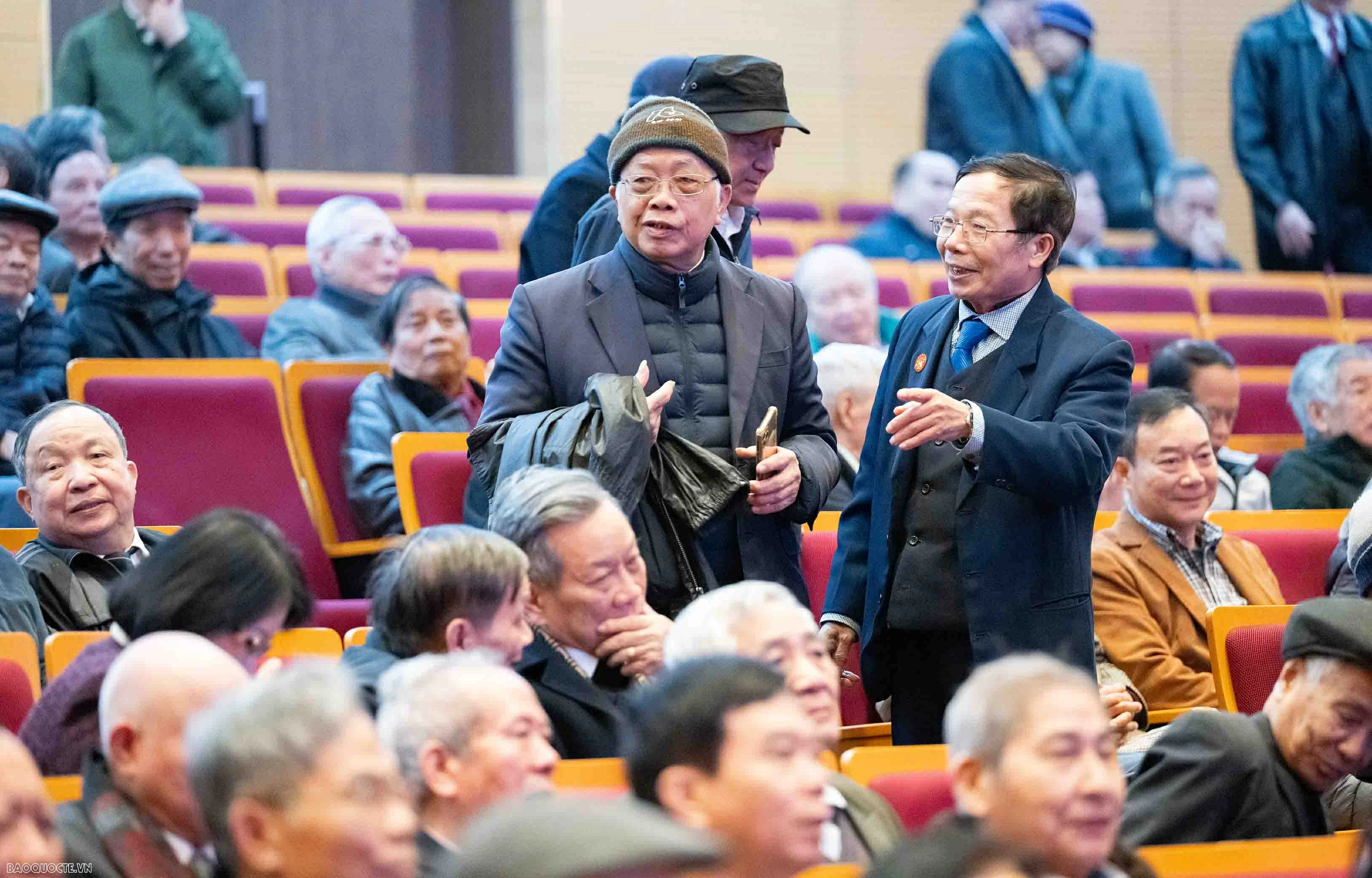 Bộ trưởng Ngoại giao Lê Hoài Trung gặp mặt mừng Xuân, mừng Thọ cán bộ hưu trí