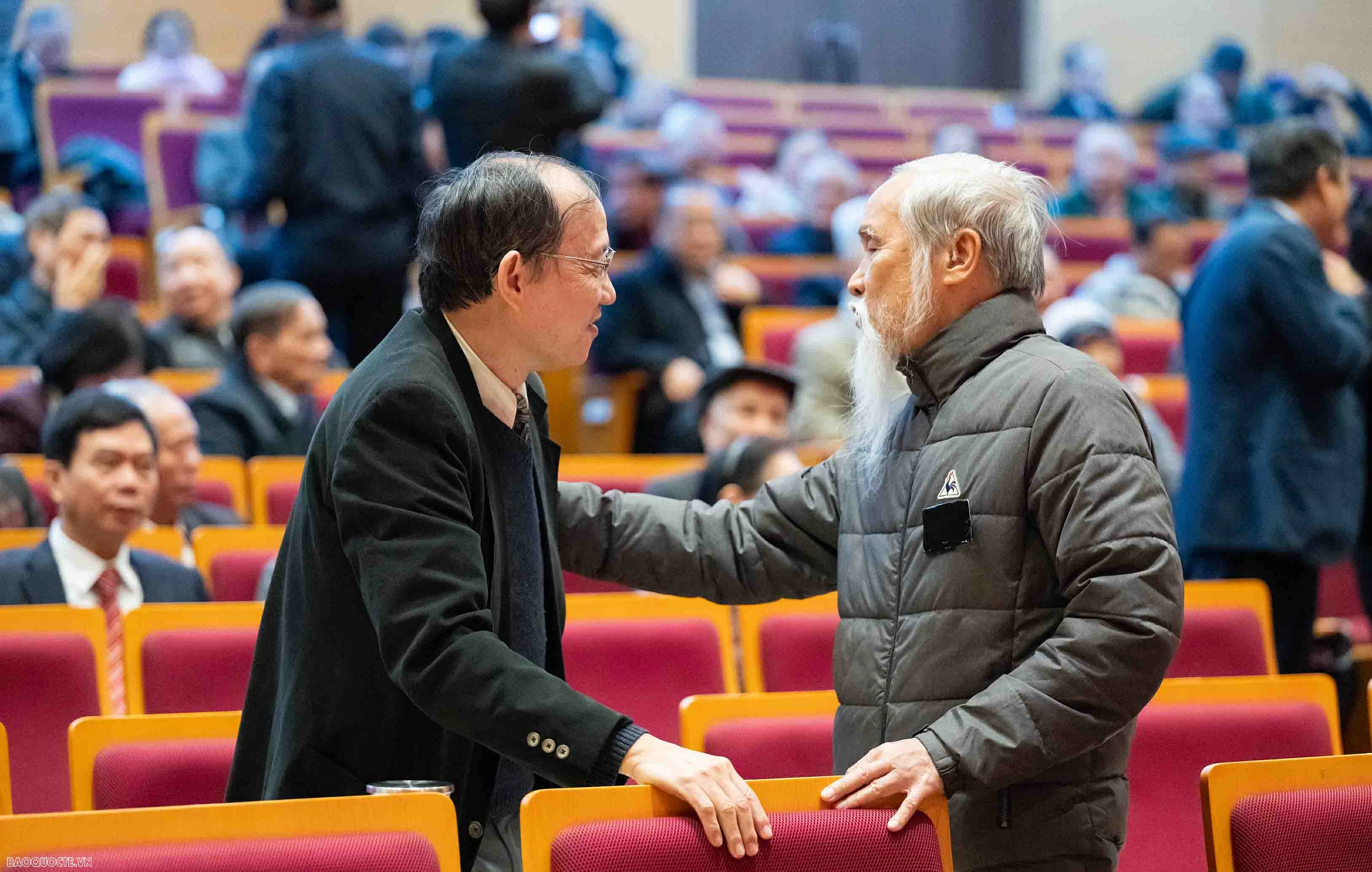 Bộ trưởng Ngoại giao Lê Hoài Trung gặp mặt mừng Xuân, mừng Thọ cán bộ hưu trí