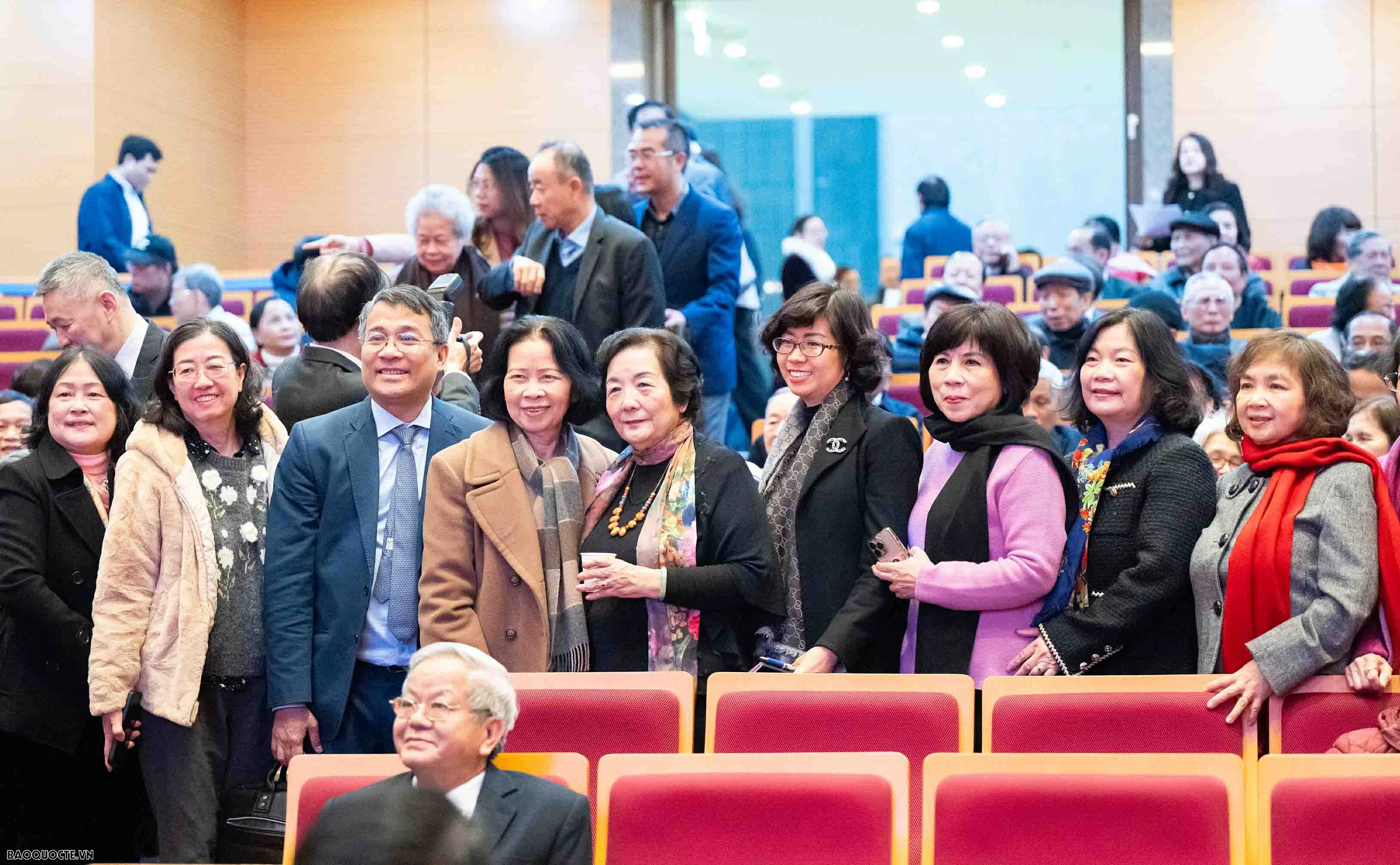 Bộ trưởng Ngoại giao Lê Hoài Trung gặp mặt mừng Xuân, mừng Thọ cán bộ hưu trí