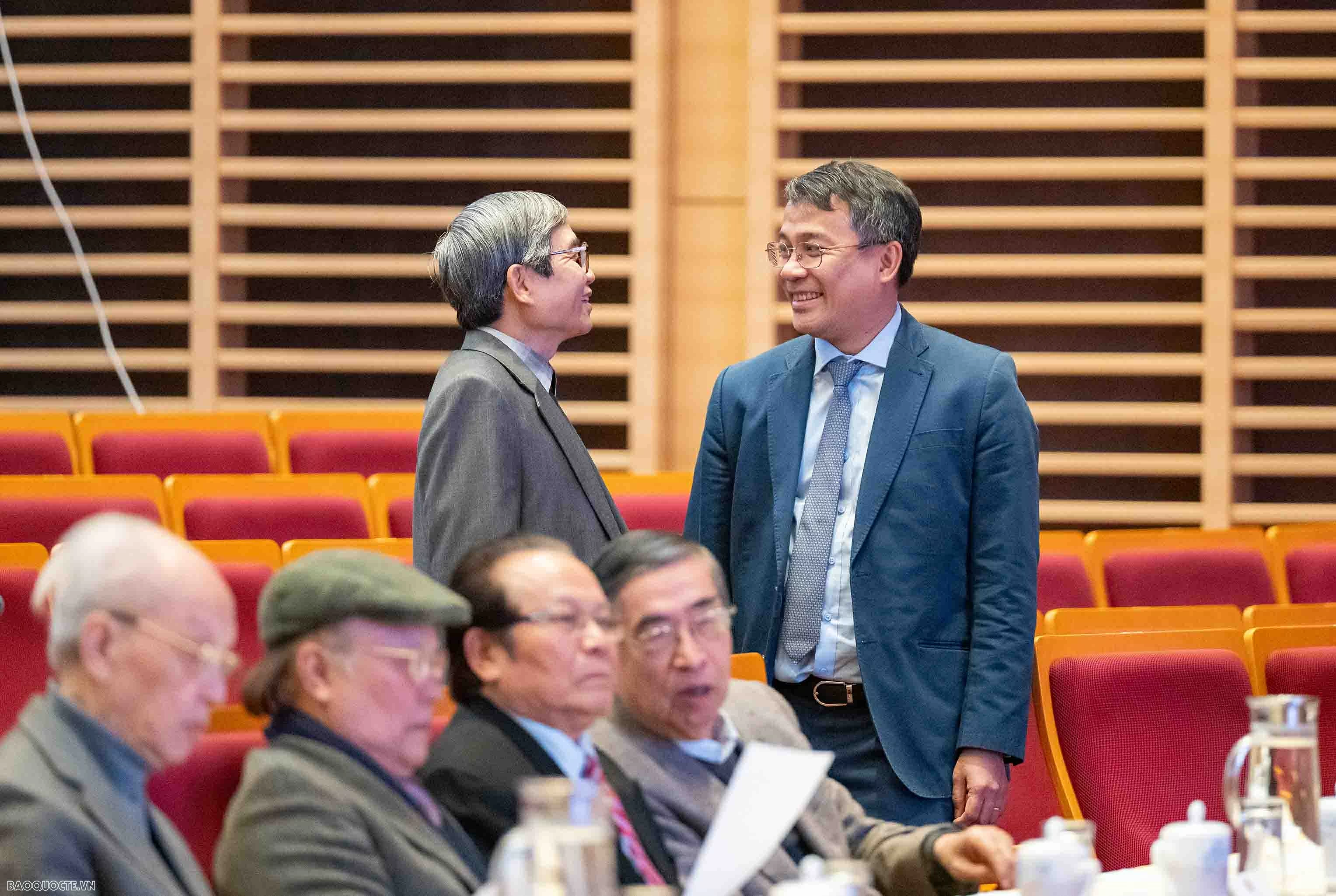 Bộ trưởng Ngoại giao Lê Hoài Trung gặp mặt mừng Xuân, mừng Thọ cán bộ hưu trí