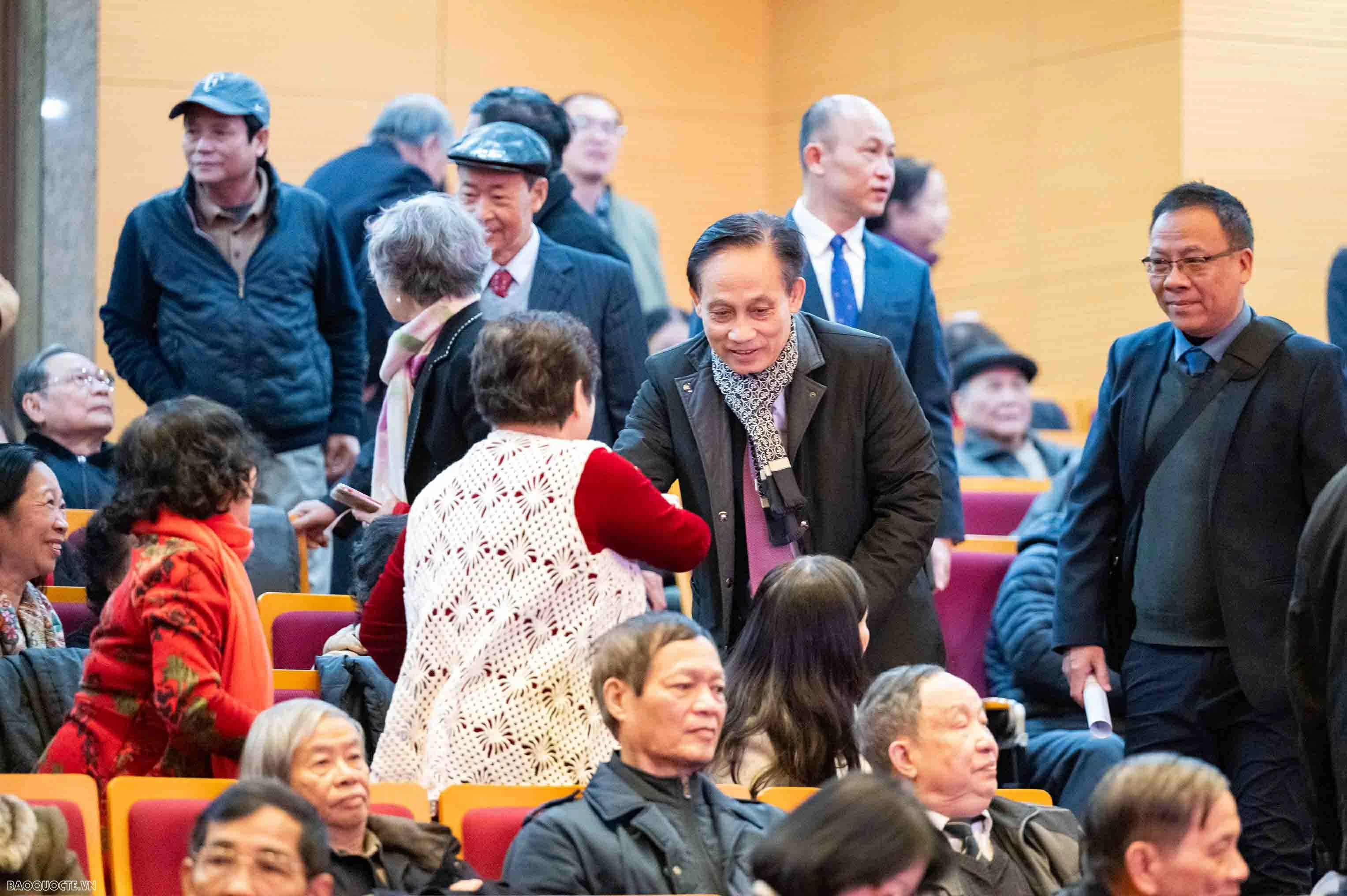 Bộ trưởng Ngoại giao Lê Hoài Trung gặp mặt mừng Xuân, mừng Thọ cán bộ hưu trí