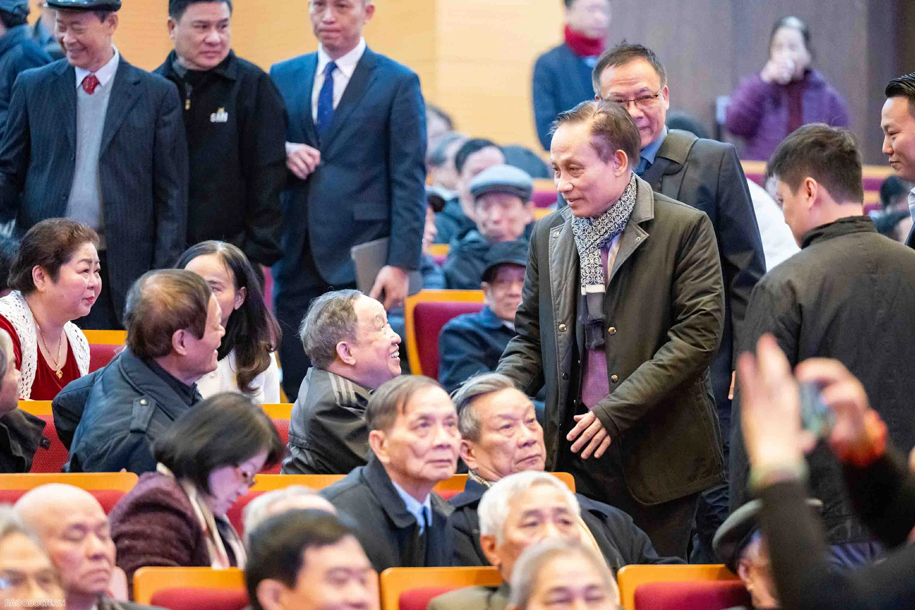 Bộ trưởng Ngoại giao Lê Hoài Trung gặp mặt mừng Xuân, mừng Thọ cán bộ hưu trí