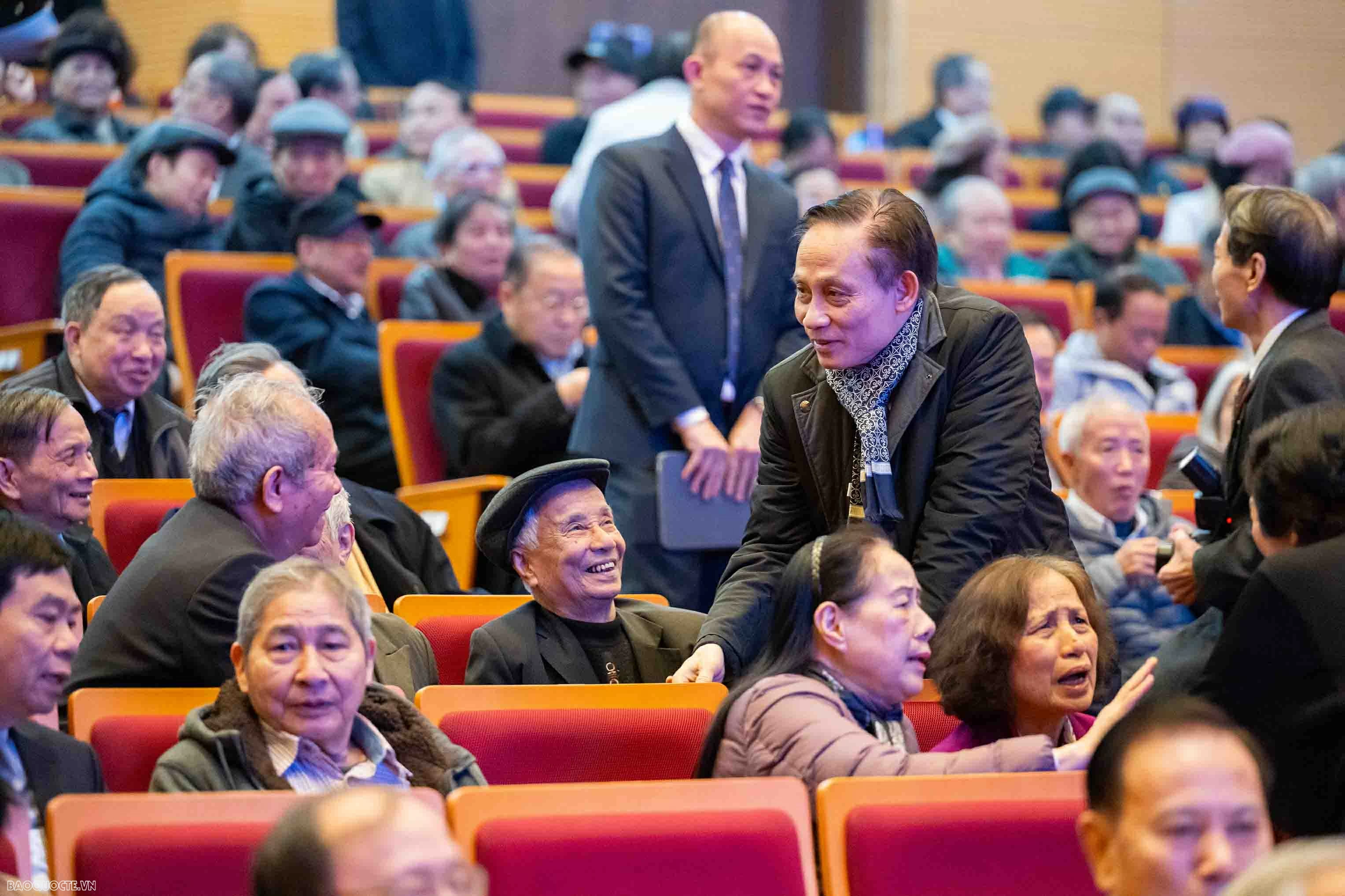 Bộ trưởng Ngoại giao Lê Hoài Trung gặp mặt mừng Xuân, mừng Thọ cán bộ hưu trí