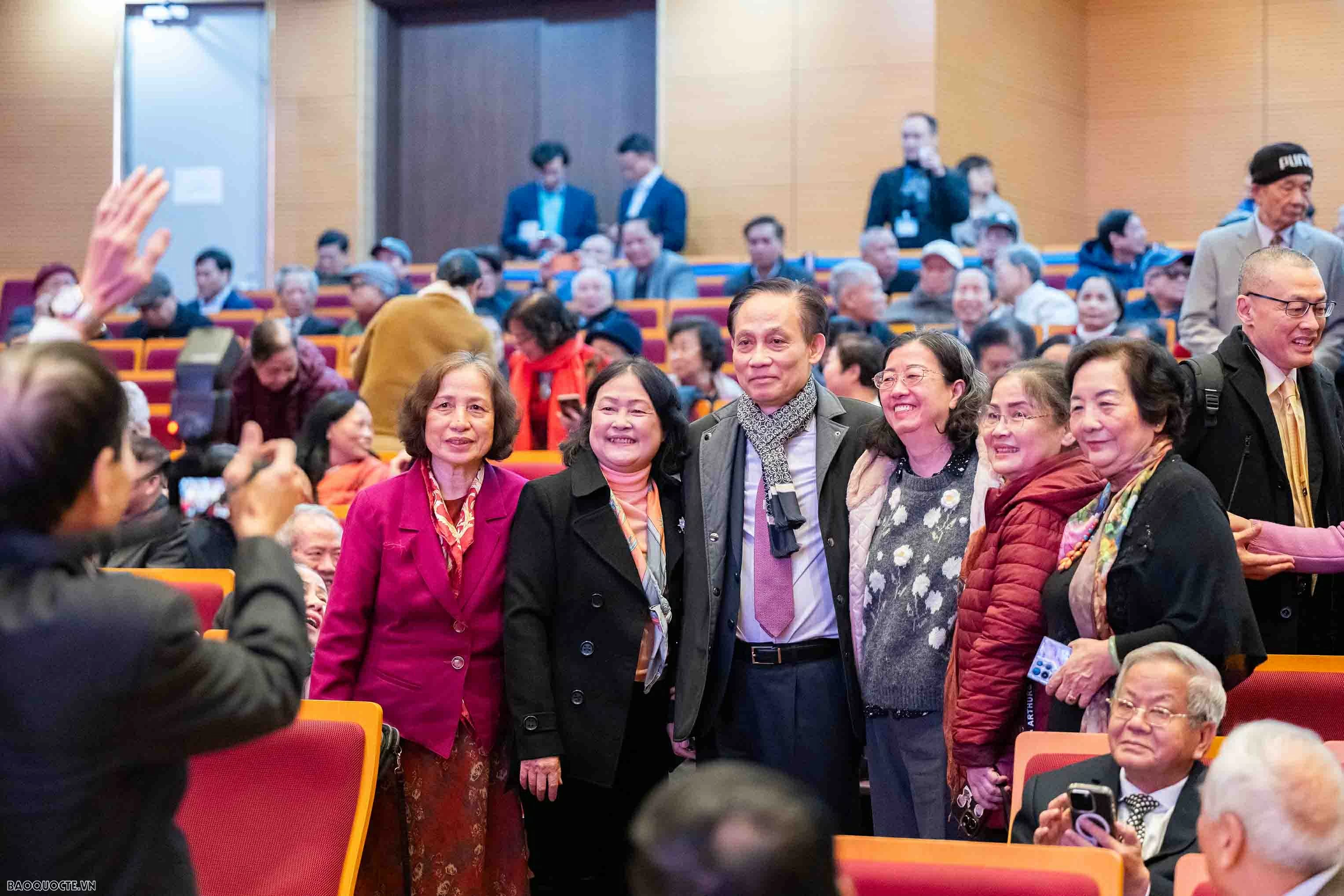 Bộ trưởng Ngoại giao Lê Hoài Trung gặp mặt mừng Xuân, mừng Thọ cán bộ hưu trí