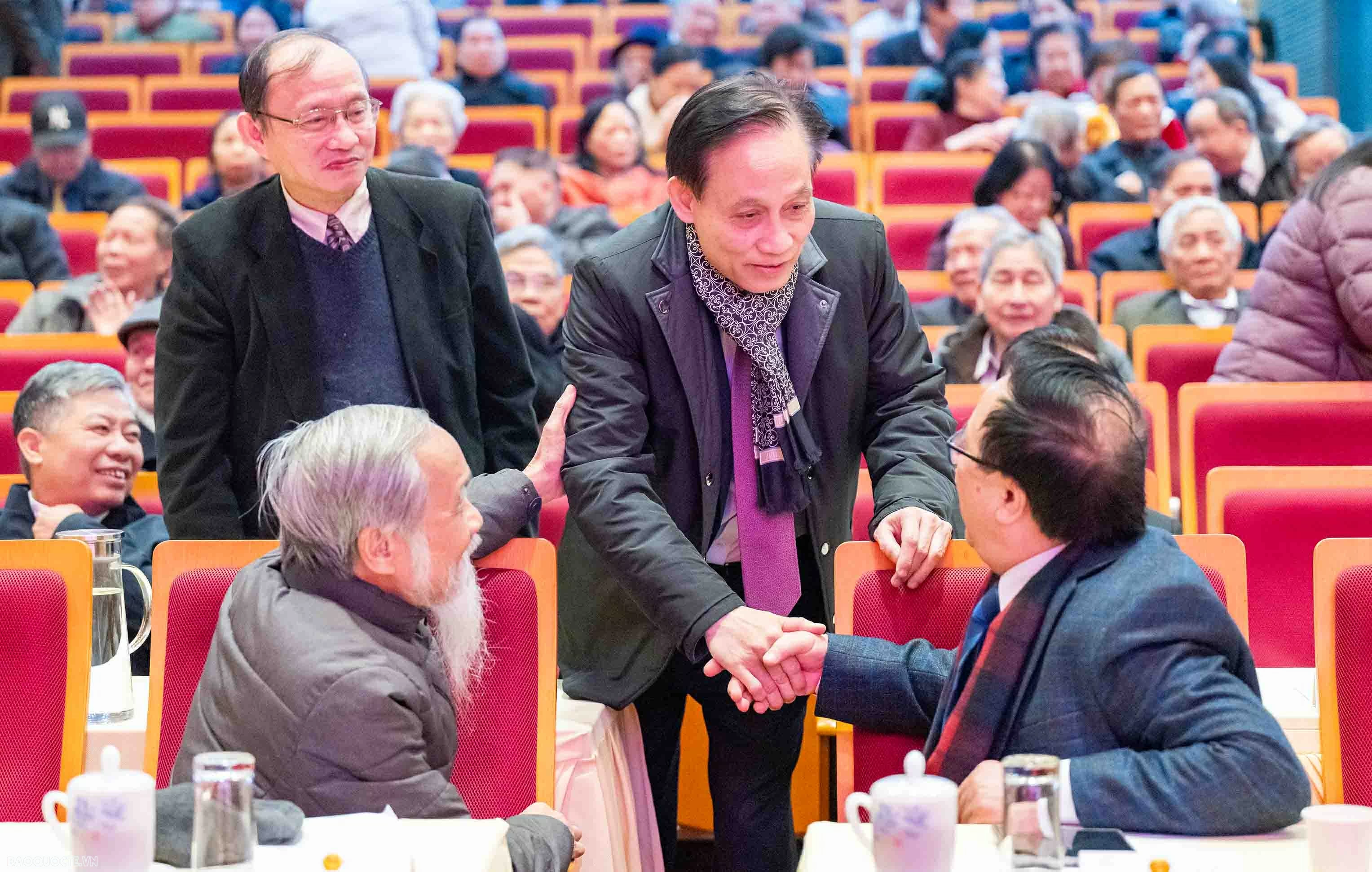 Bộ trưởng Ngoại giao Lê Hoài Trung gặp mặt mừng Xuân, mừng Thọ cán bộ hưu trí