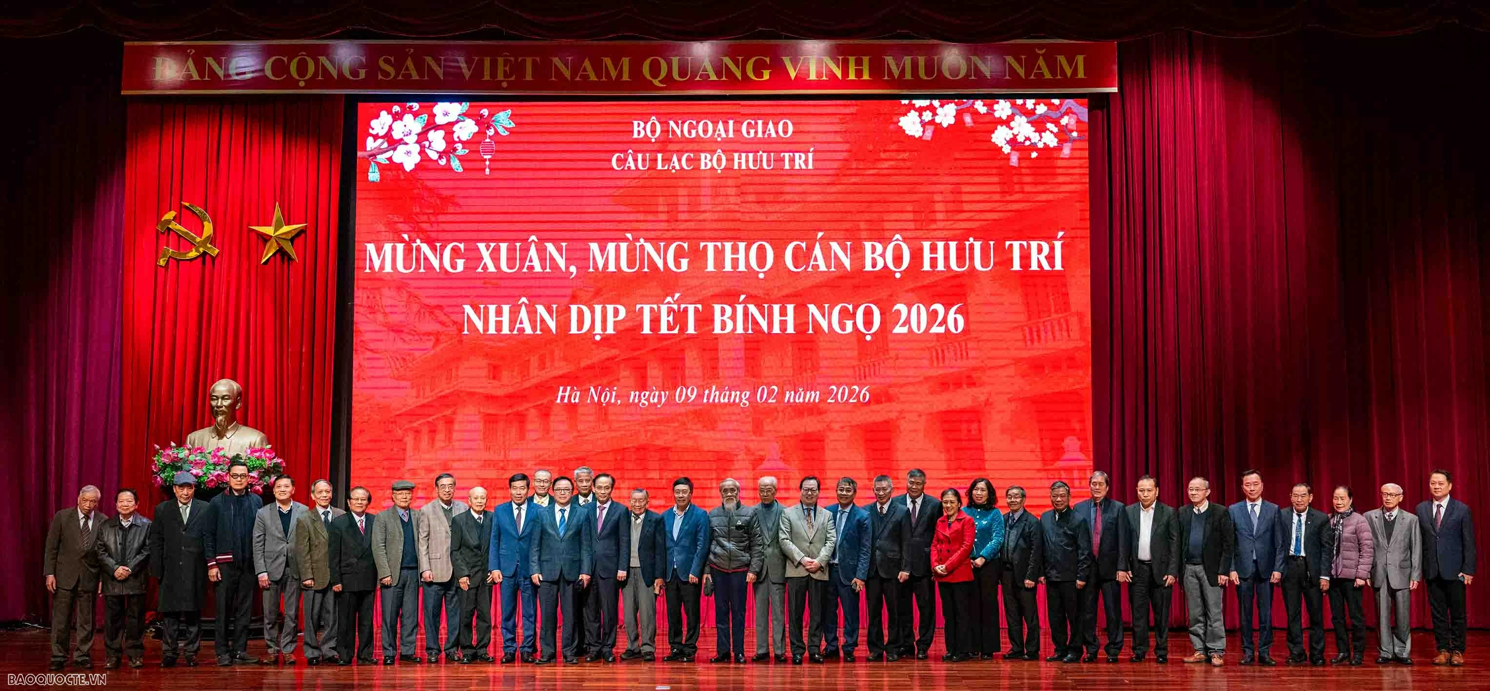 Bộ trưởng Ngoại giao Lê Hoài Trung gặp mặt mừng Xuân, mừng Thọ cán bộ hưu trí