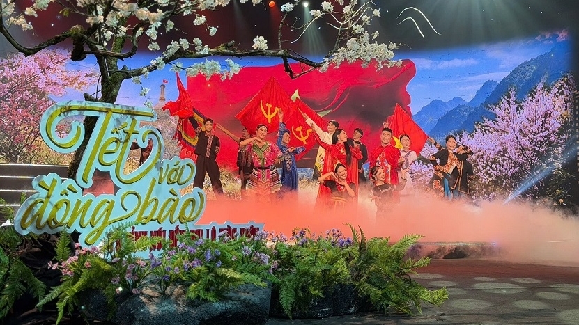 Tết với đồng bào 2026: Từ đỉnh núi đến đại lộ mùa Xuân