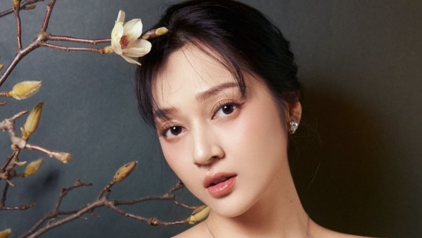 Sao Việt: Hoa hậu Thanh Thủy khoe vai thon, Thùy Anh đẹp dịu dàng