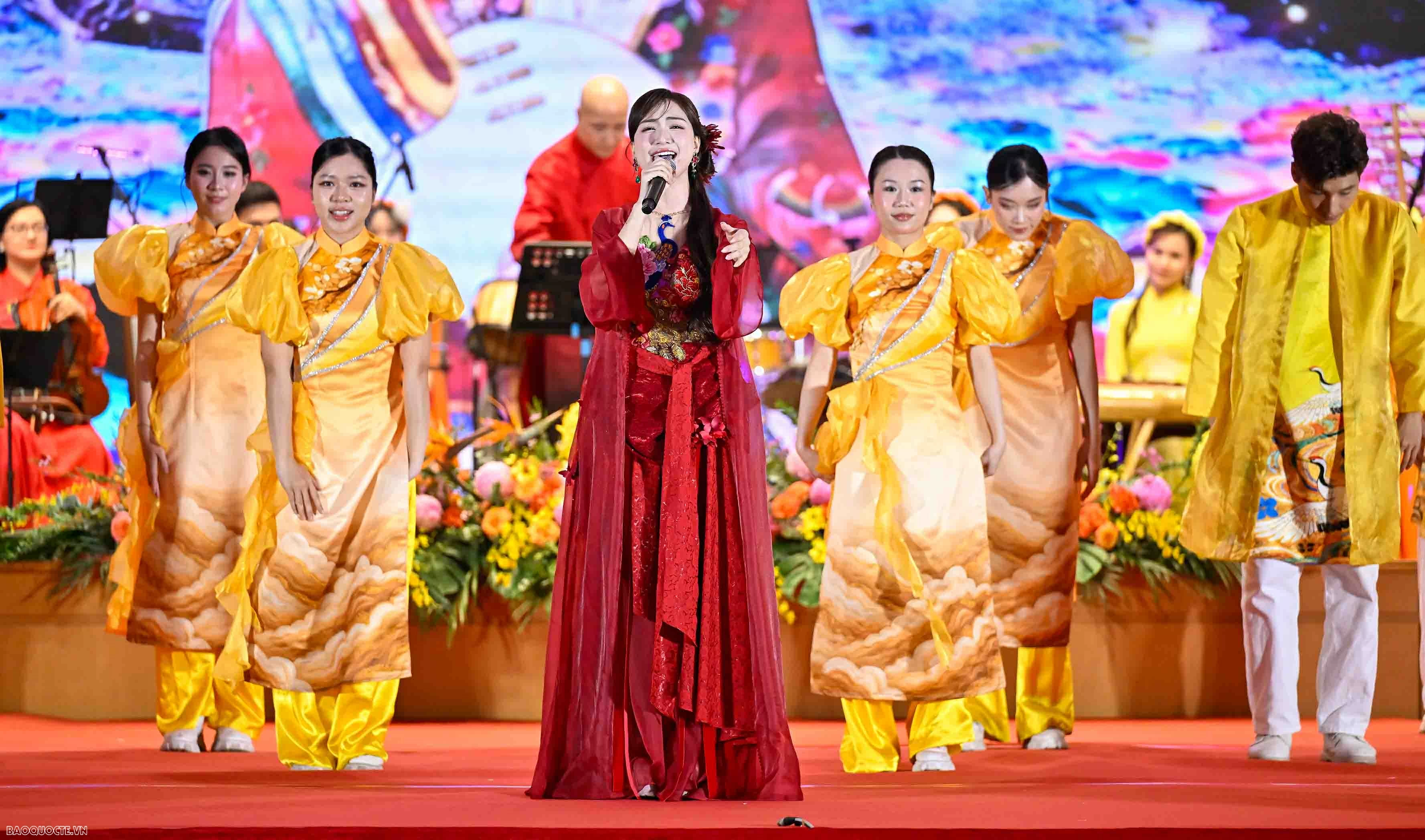 Thủ tướng Phạm Minh Chính và Phu nhân chiêu đãi Đoàn Ngoại giao xuân Bính Ngọ