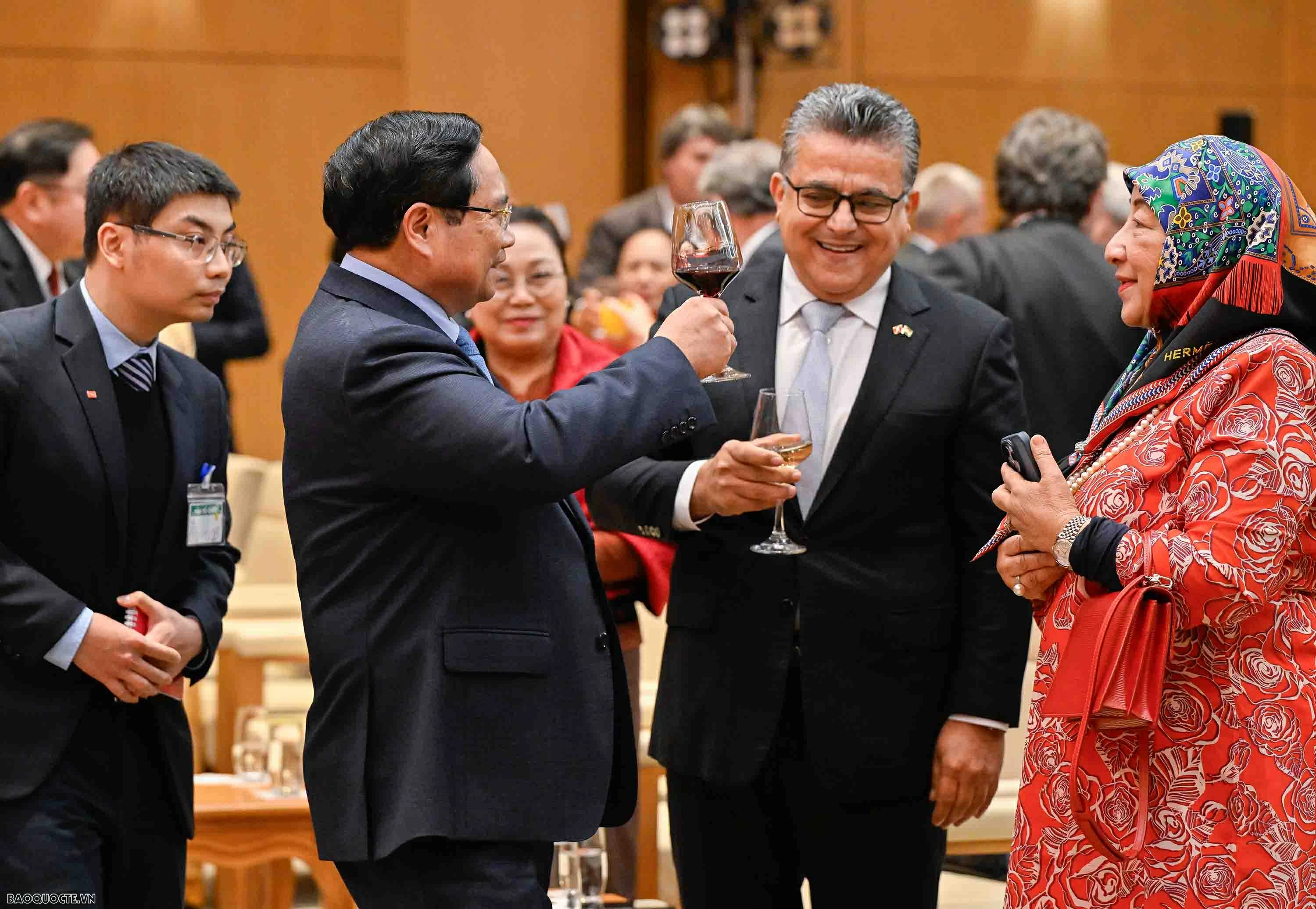 Thủ tướng Phạm Minh Chính và Phu nhân chiêu đãi Đoàn Ngoại giao xuân Bính Ngọ Thủ tướng Phạm Minh Chính và Phu nhân chiêu đãi Đoàn Ngoại giao xuân Bính Ngọ