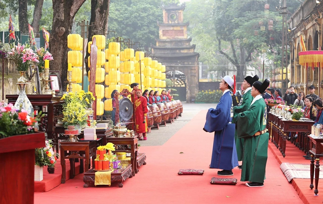 Nghi lễ Tiến Hoàng lịch – Ban lịch tại Khu vực Điện Kính Thiên. (Ảnh: Thành Long)