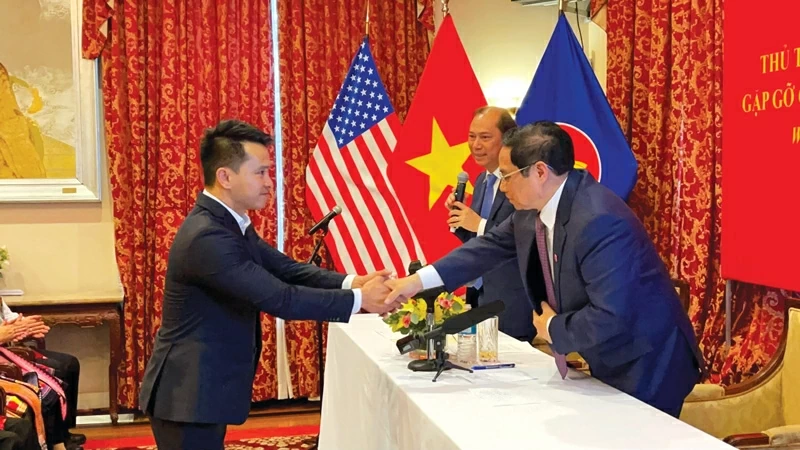 Giữ nhịp đầu tư toàn cầu từ cội nguồn Việt