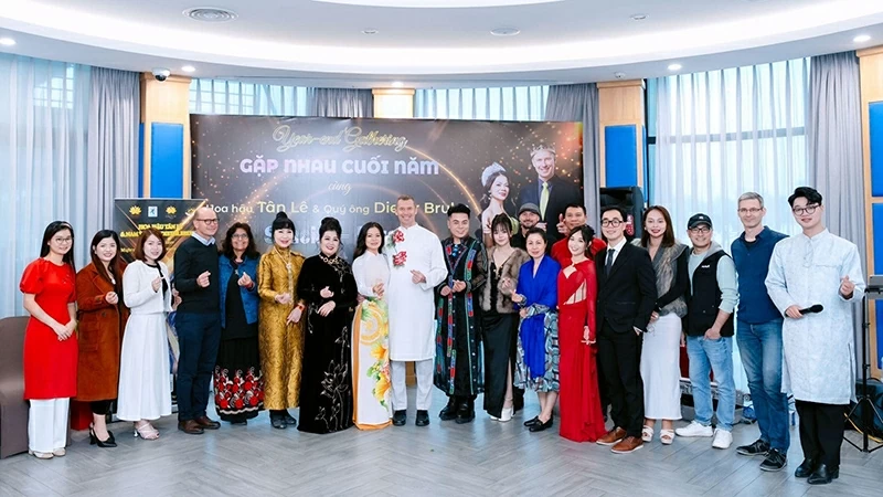 Tân Lê và Dieter Bruhn ngày càng được công nhận không chỉ bởi thành tựu, danh hiệu và danh vị, mà còn vì những giá trị họ nhất quán theo đuổi. Tân Lê và Dieter Bruhn ngày càng được công nhận không chỉ bởi thành tựu, danh hiệu và danh vị, mà còn vì những giá trị họ nhất quán theo đuổi.