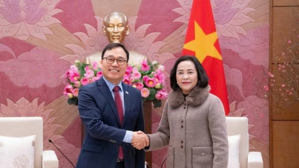 NA Vice Chairwoman Nguyen Thi Thanh receives RoK Ambassador Choi Young Sam