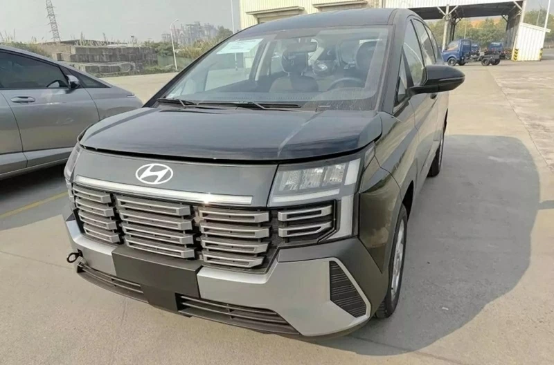 Hyundai Stargazer 2026 xuất hiện tại trung tâm thử nghiệm khí thải ở Hà Nội.