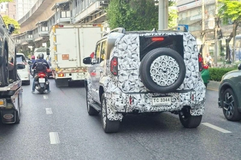SUV off-road Toyota Land Cruiser FJ lộ diện tại Thái Lan