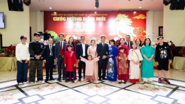 Tổng lãnh sự quán Việt Nam tại Luang Prabang tổ chức Tiệc chiêu đãi đối ngoại và Tết Cộng đồng 2026