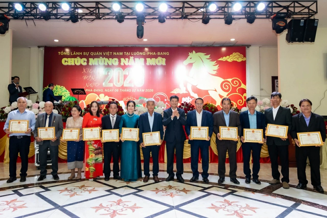 Tổng lãnh sự quán Việt Nam tại Luang Prabang tổ chức Tiệc chiêu đãi đối ngoại và Tết cộng đồng mừng Xuân Bính Ngọ 2026