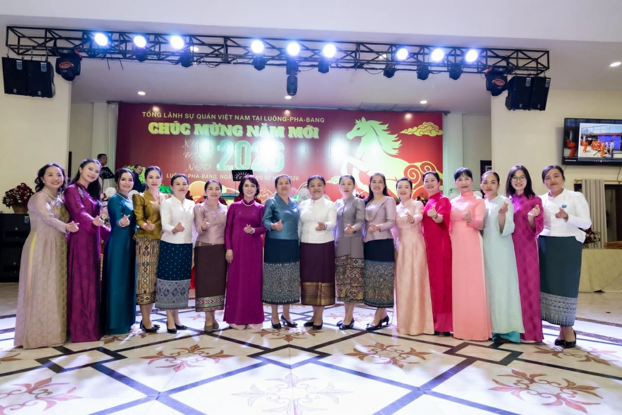Tổng lãnh sự quán Việt Nam tại Luang Prabang tổ chức Tiệc chiêu đãi đối ngoại và Tết Cộng đồng 2026