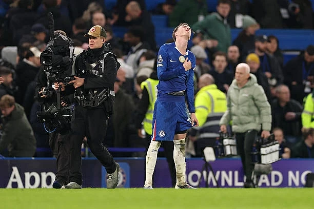 Choáng với pha bỏ lỡ không thể tin nổi của Palmer