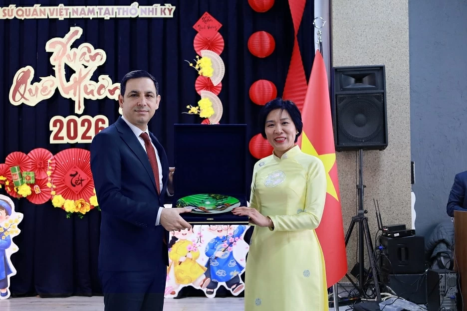 Đem Xuân Quê hương đến gần hơn với kiều bào tại Thổ Nhĩ Kỳ Đem Xuân Quê hương đến gần hơn với kiều bào tại Thổ Nhĩ Kỳ