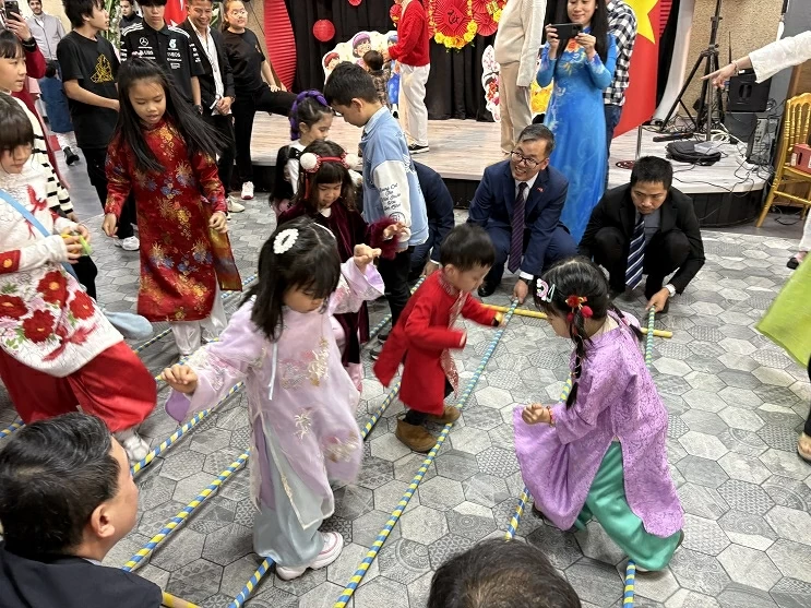 Đem Xuân Quê hương đến gần hơn với kiều bào tại Thổ Nhĩ Kỳ Đem Xuân Quê hương đến gần hơn với kiều bào tại Thổ Nhĩ Kỳ