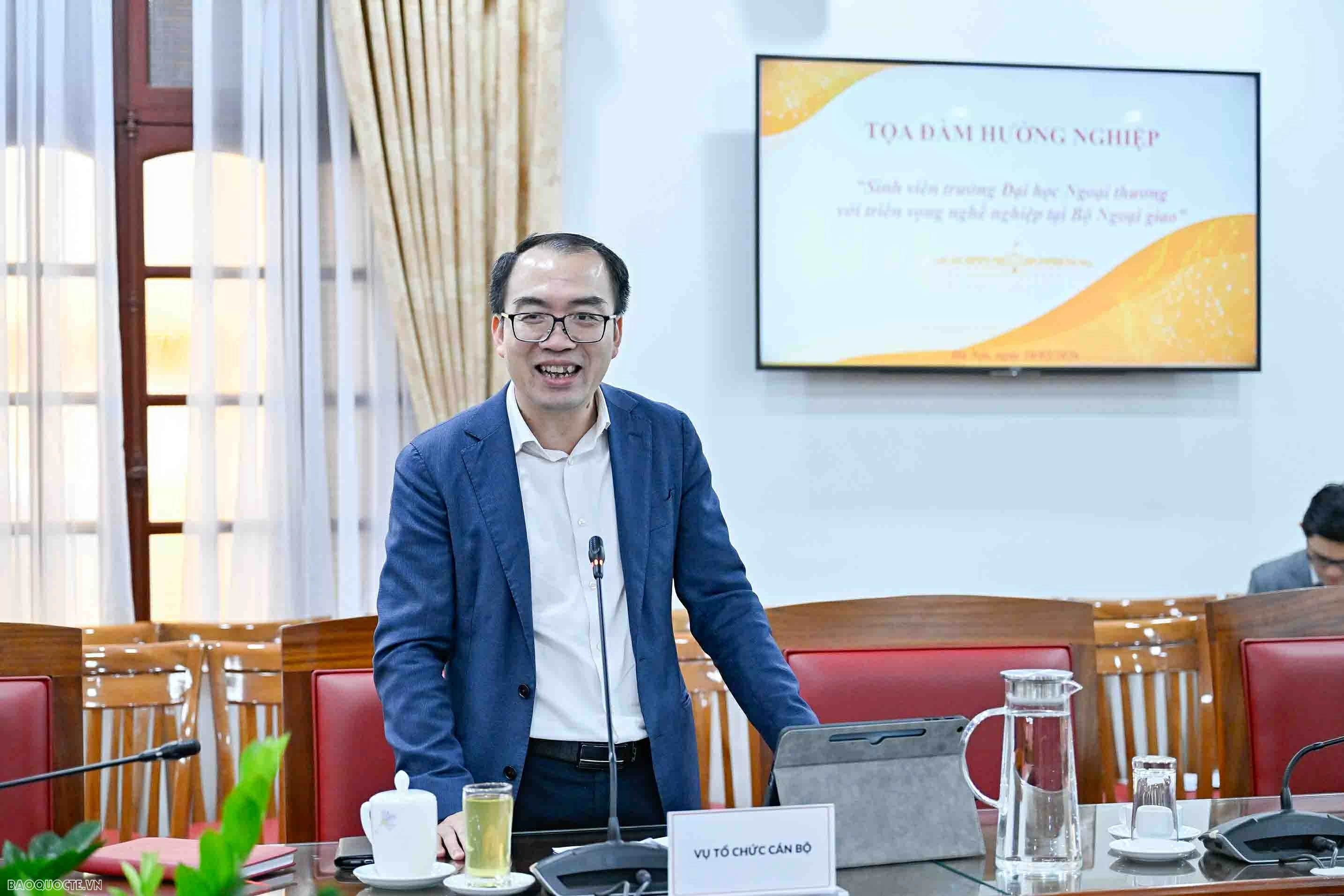 Mở rộng cánh cửa nghề nghiệp ngoại giao cho sinh viên Đại học Ngoại thương Mở rộng cánh cửa nghề nghiệp ngoại giao cho sinh viên Đại học Ngoại thương
