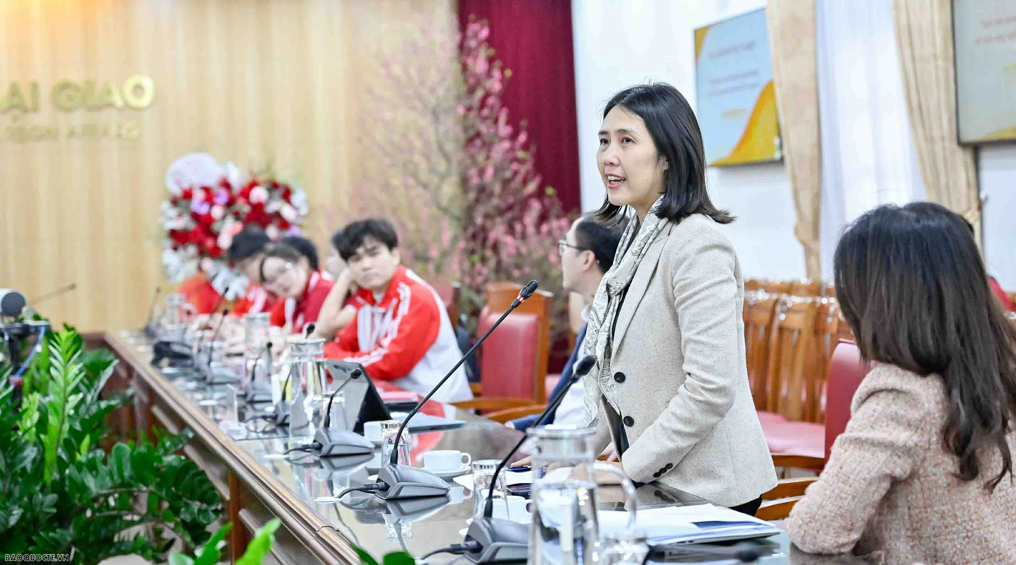 Mở rộng cánh cửa nghề nghiệp ngoại giao cho sinh viên Đại học Ngoại thương Mở rộng cánh cửa nghề nghiệp ngoại giao cho sinh viên Đại học Ngoại thương